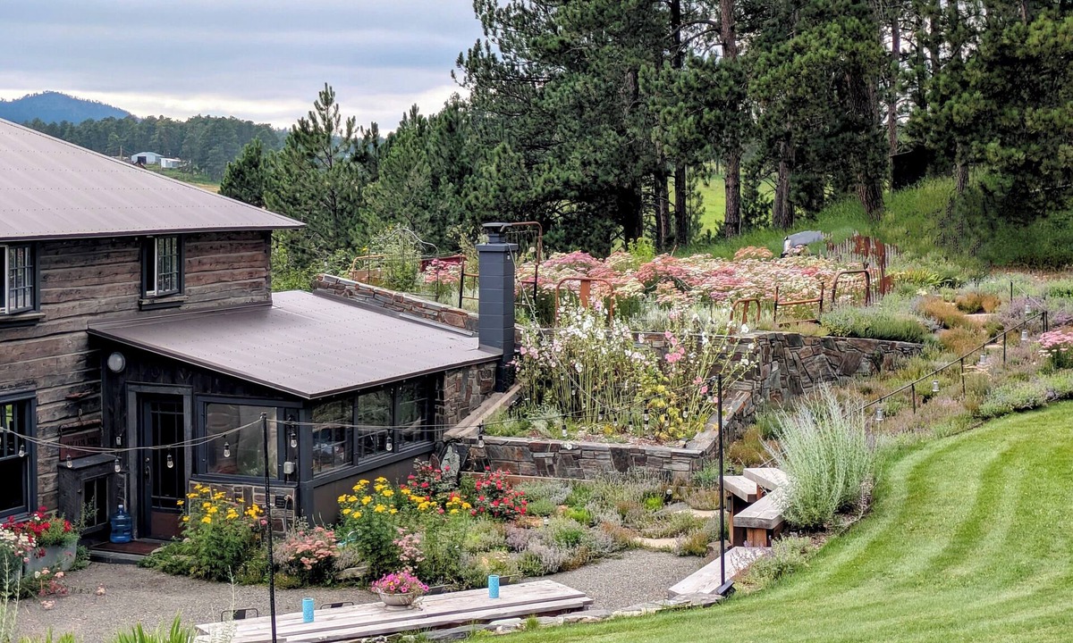Nemo Cabin | Deluxe Cabin in the Black Hills ~ Hunt ~ Hike ~ Bike ~ Ski~ UTV ~ COME & RELAX!