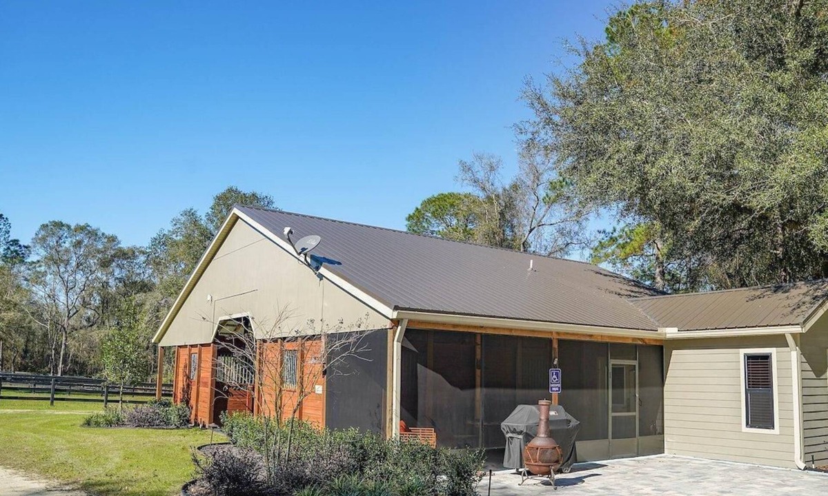 Bronson Resort | Deluxe King One-Bedroom Cottage (Mobility Accessible)
