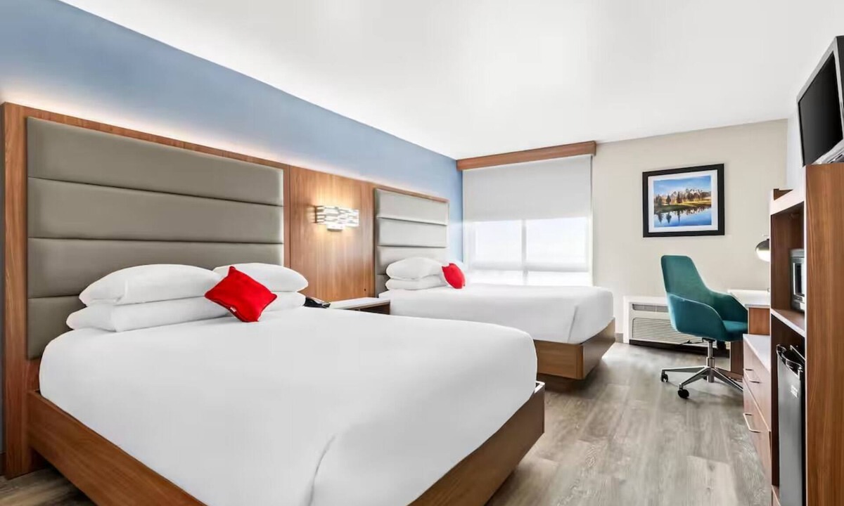 Cheyenne Hotel | Deluxe Two Queen Beds | Modern Room Near Wyoming State Capitol with Pool