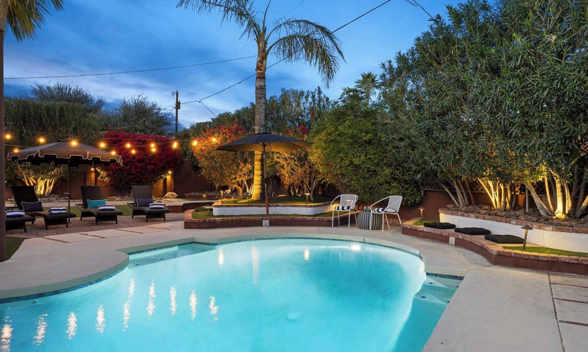 Paradise Plaza House | Desert Hideaway I Pool I Tiki Bar I Bocce