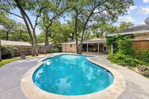 Euless House | DFW World Cup Oasis-Pool & 15 Min to Stadium