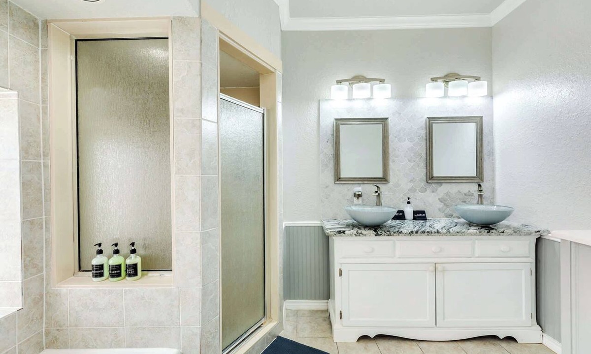 Surfside Beach Apartment | Direct Beach Access Spacious Coastal Retreat