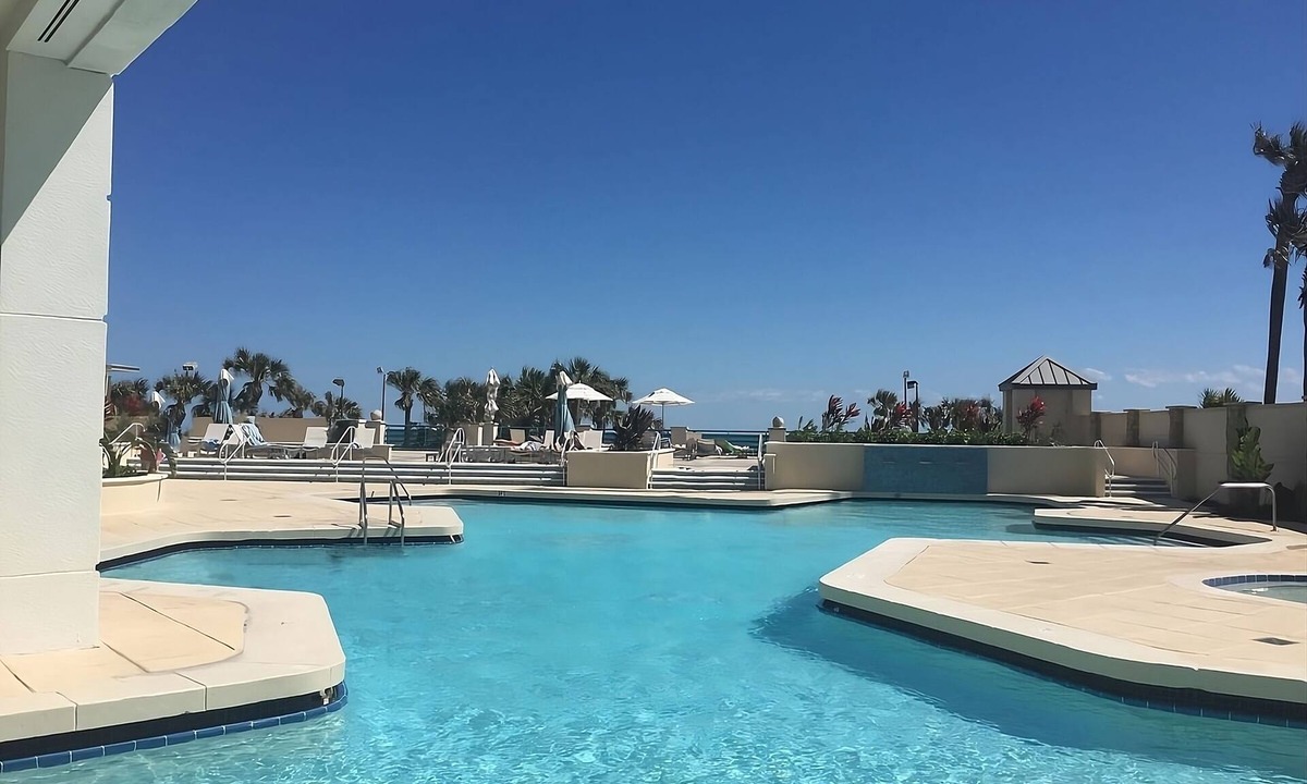 Brush - Stewarts Apartment | Direct Beach Access! 2 City View Units, 2 Pools!