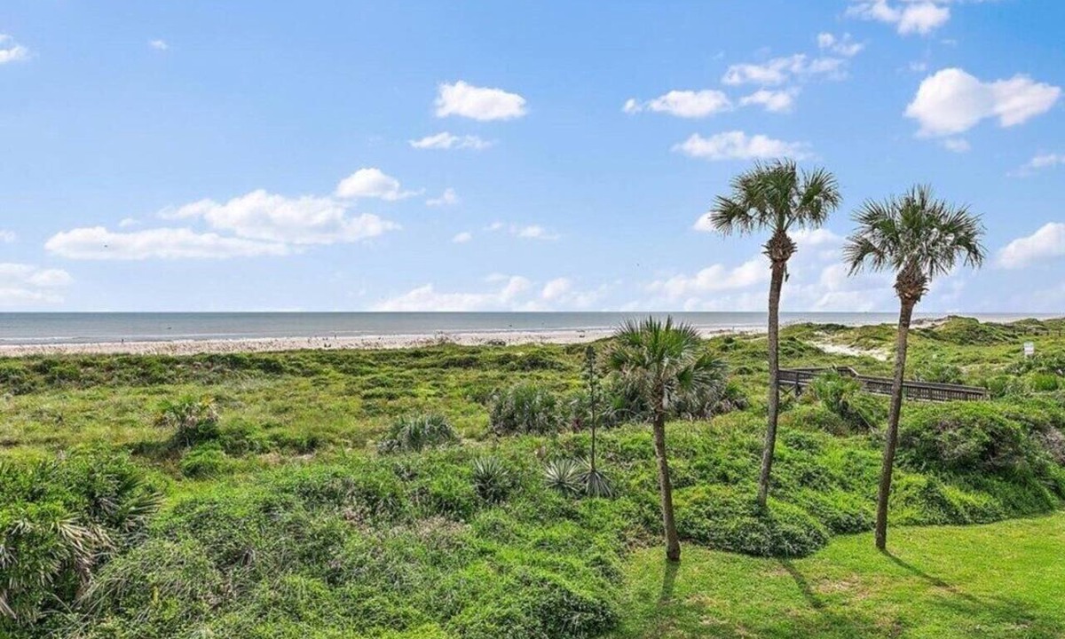 Butler Beach Condo | Direct Oceanfront 2BR Suite - Pool & Immediate Beach Access
