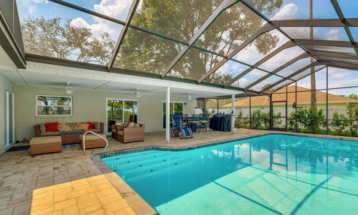Spring Hill House | Disney Day Trips! Lakefront Home w/Heated Pool