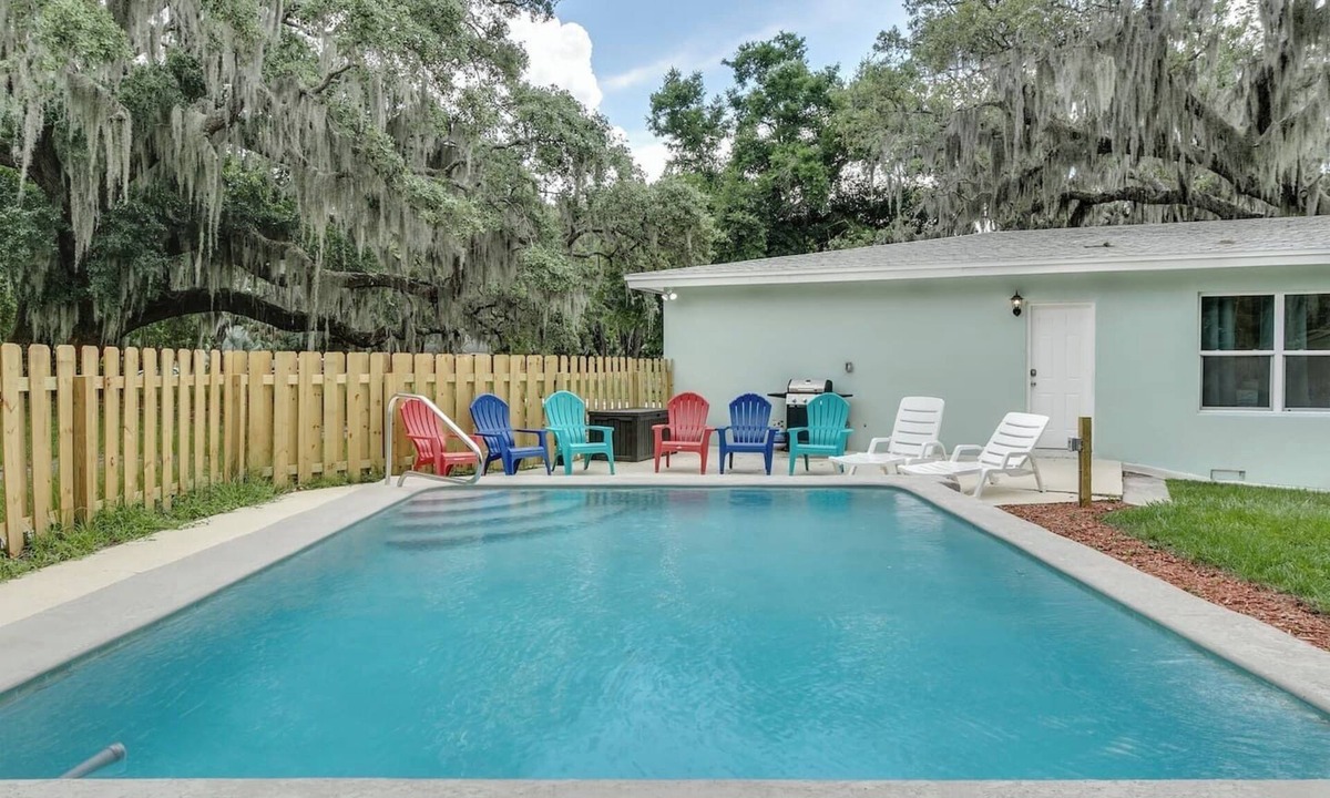 Historic Downtown Melbourne House | Dntn Melb 4bd/3ba Pool Sleeps 12 (Bunks +8) GameRm