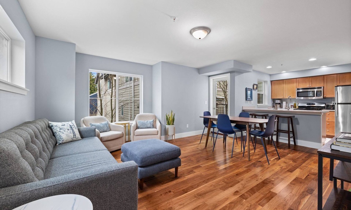 Broadview House | Dog friendly 3 BR Townhome with Olympic Mtn View. Easy access to downtown.