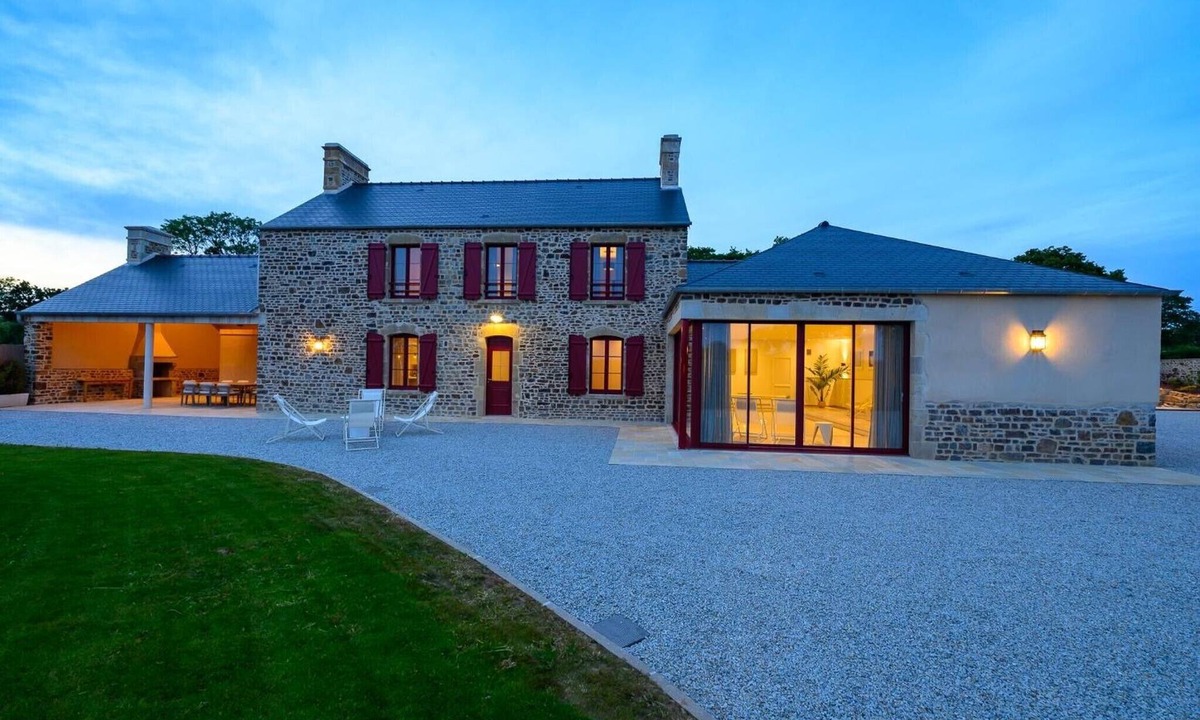 Saint-Sauveur-le-Vicomte Villa | Domaine Le Saint Georges Cottage with Pool, Spa & Sauna
