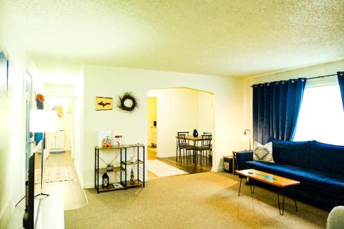 Ironwood House | Downtown Blue Room at Villages on Aurora