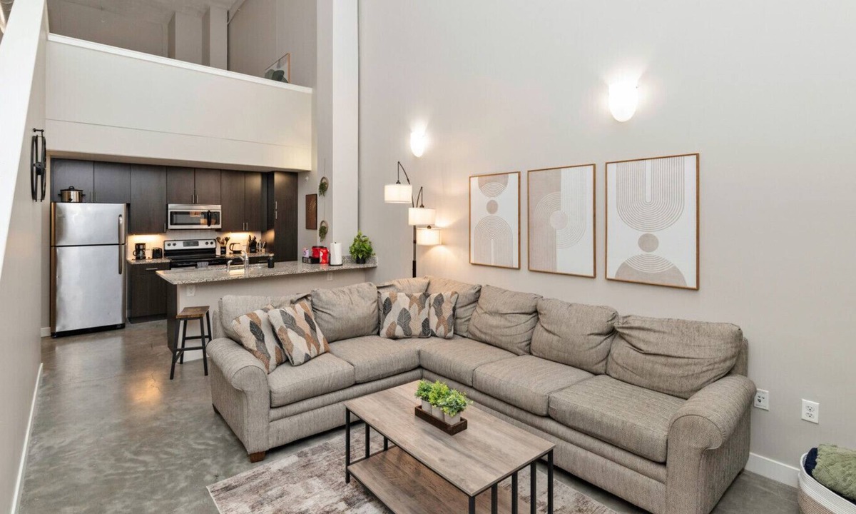 Downtown Des Moines Apartment | Downtown Lofted Suite 2BR/2BA - Prime Central Spot