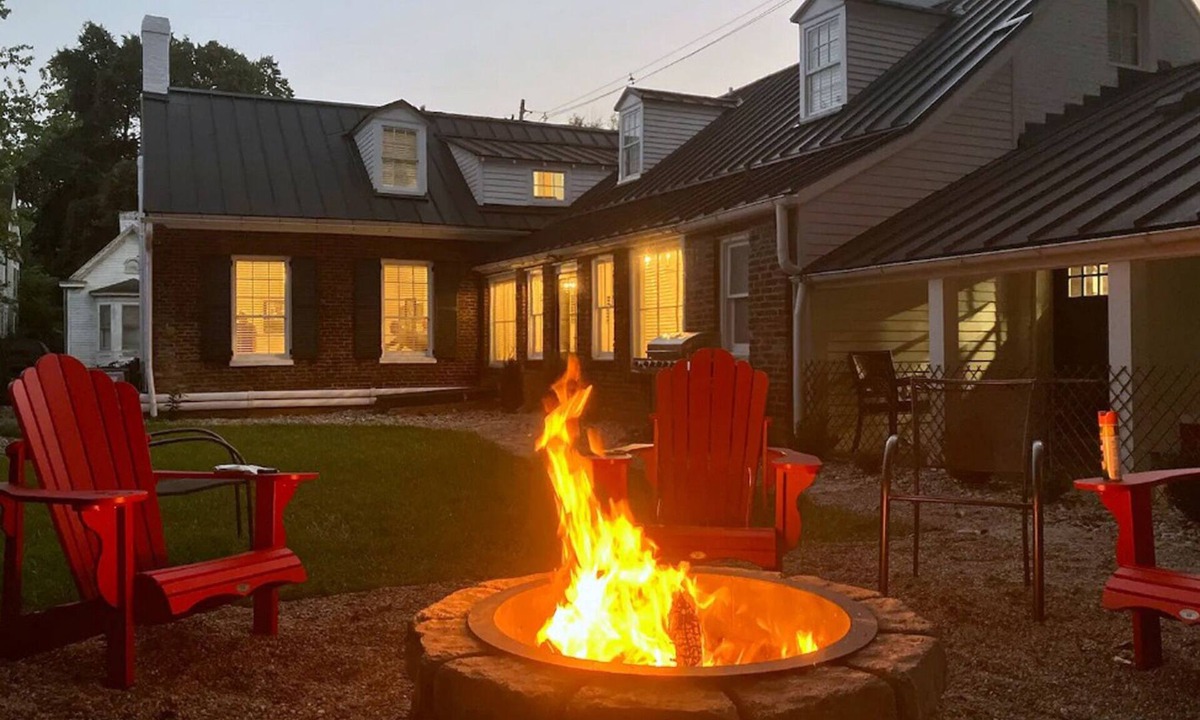 Bardstown House | Downtown, Luxury Rock‘n Roll/Bourbon vibe, Historic Home, indoor sauna, 3 kings