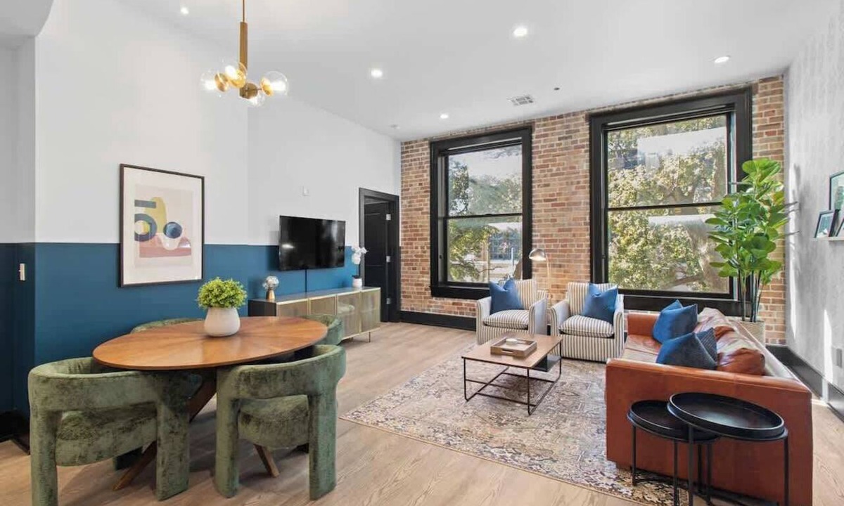 Central Business District Hotel | Downtown NOLA Luxury Hotel Rooftop Pool Sleeps 6