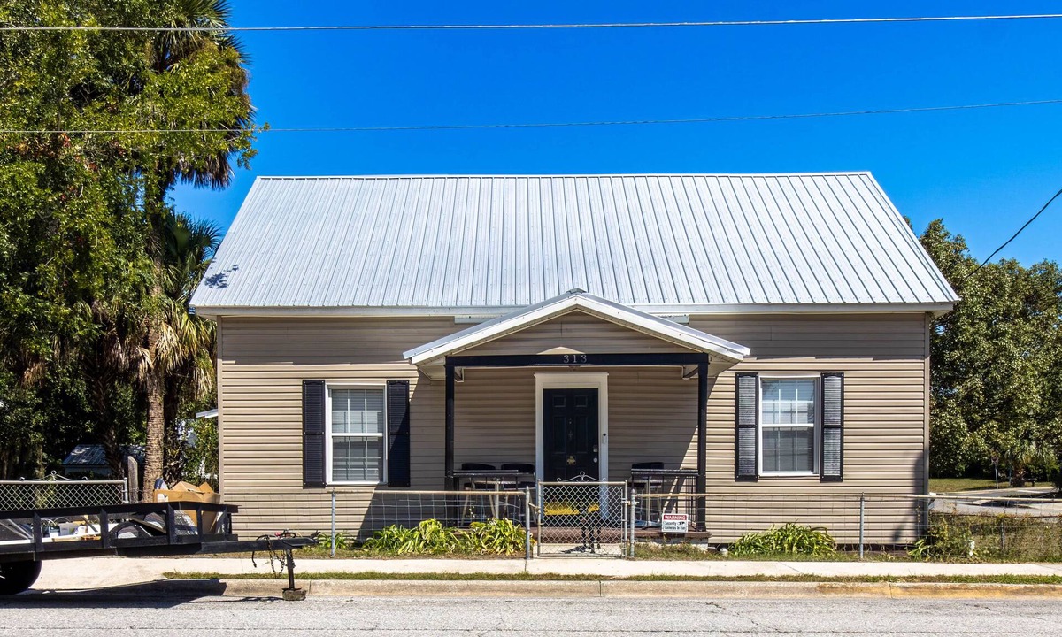 Lake City House | Downtown three bedroom house with game room and outside lounge area.