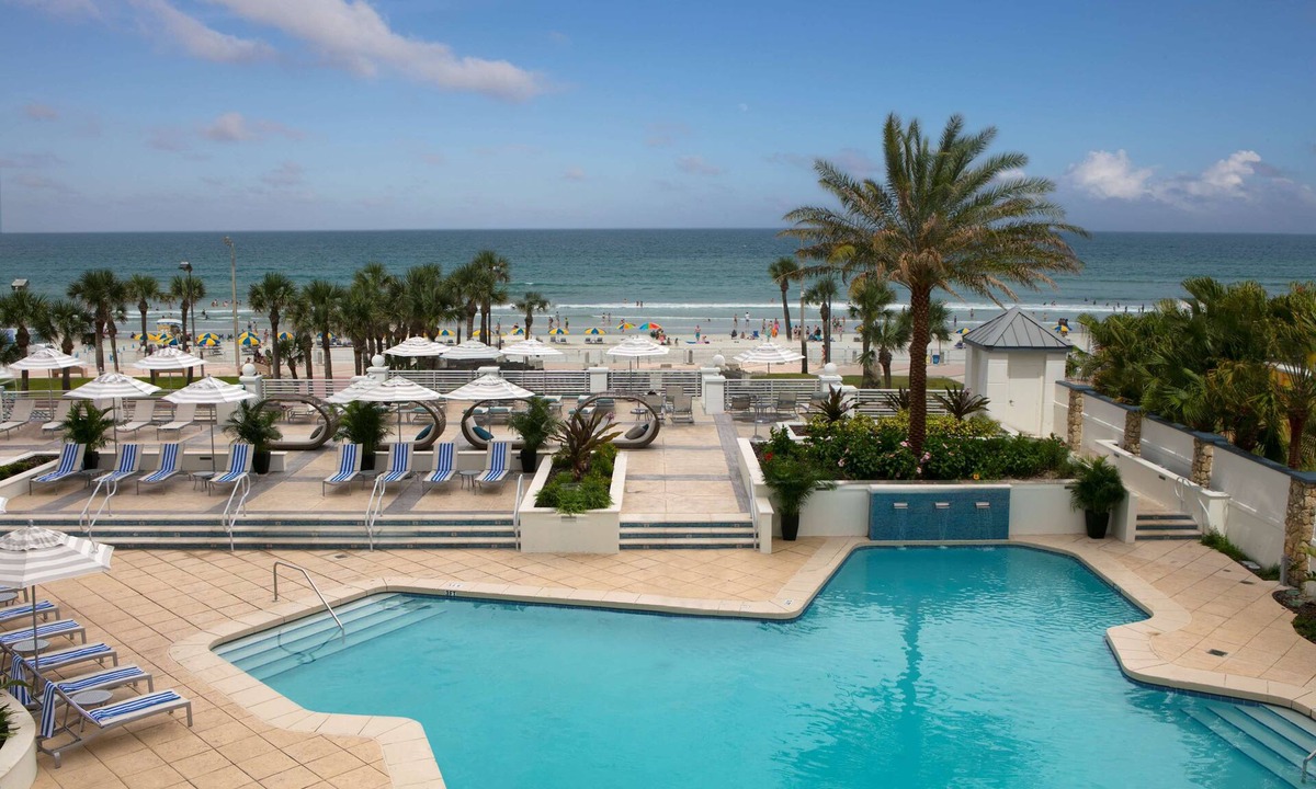 Brush - Stewarts Apartment | Dream Beach Vacay! Four Units Right on the Beach! 2 Pools, Spa & Parking!