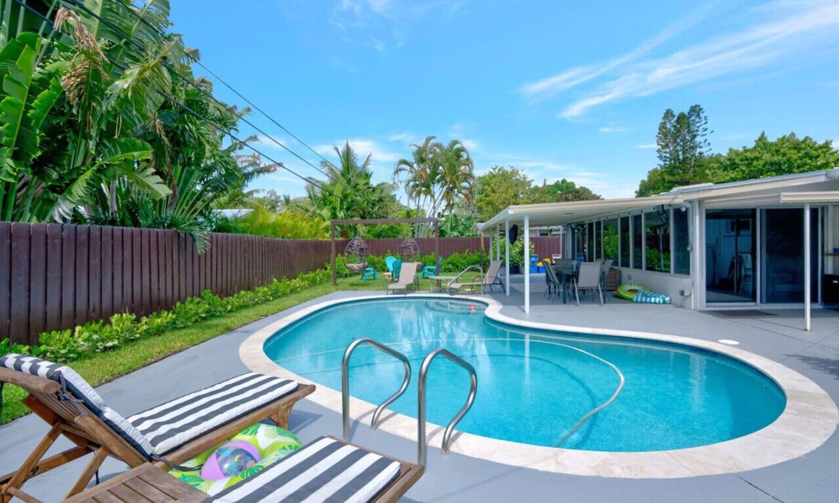 Florida North Atlantic Coast House | Eagle`s Way: Heated Pool, Firepit & Sunroom Near BEACH!