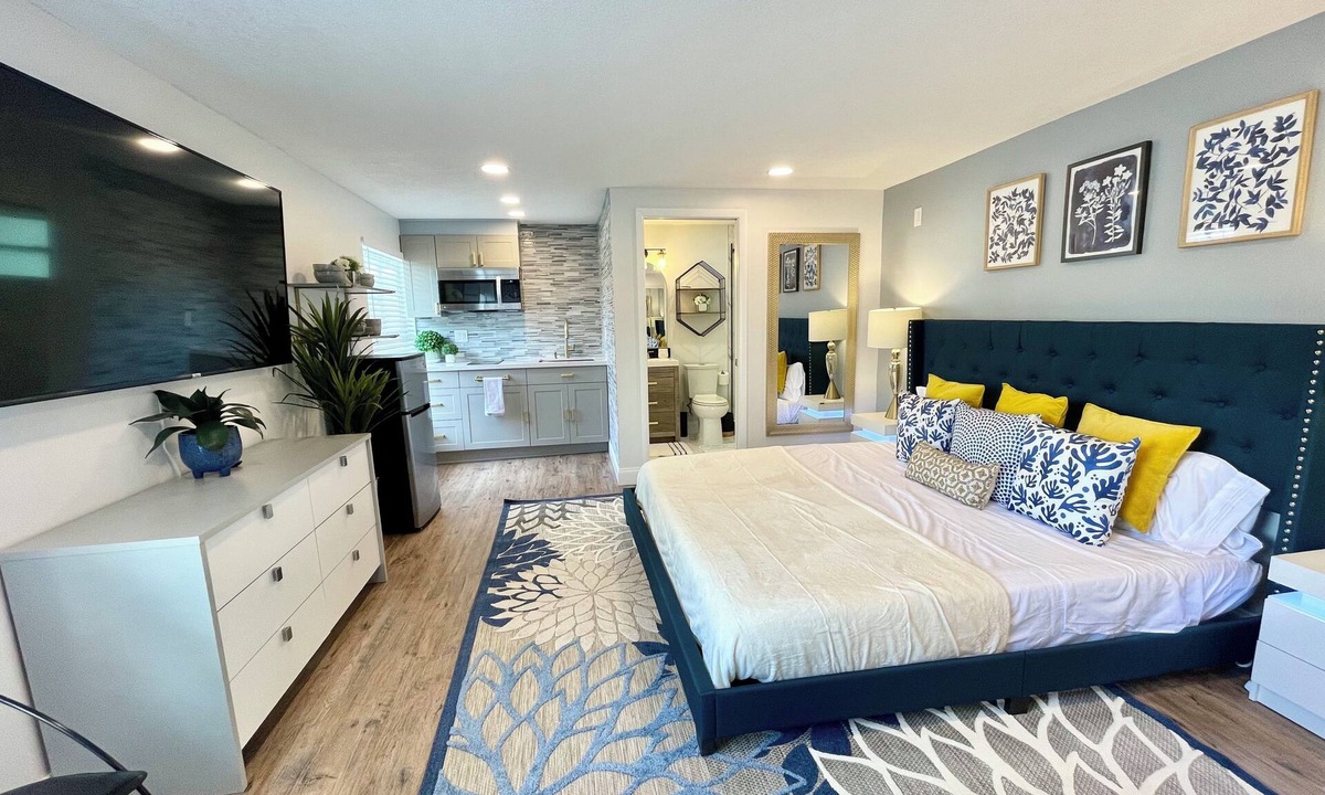 Boca Raton House | East Boca Studio Guest House 1 Mile to Beach