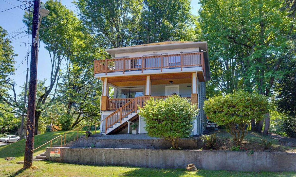 Mid-Beacon Hill House | Easy Access to Dtwn! Seattle Group-Friendly Home