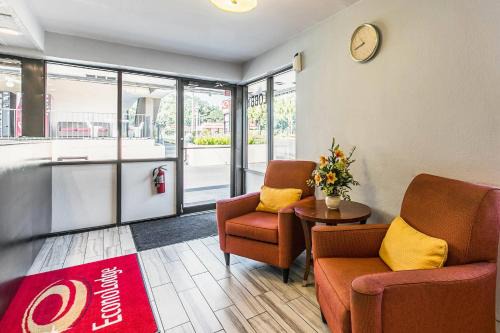 Tallahassee Cabin | Econo Lodge Tallahassee I-10 near University