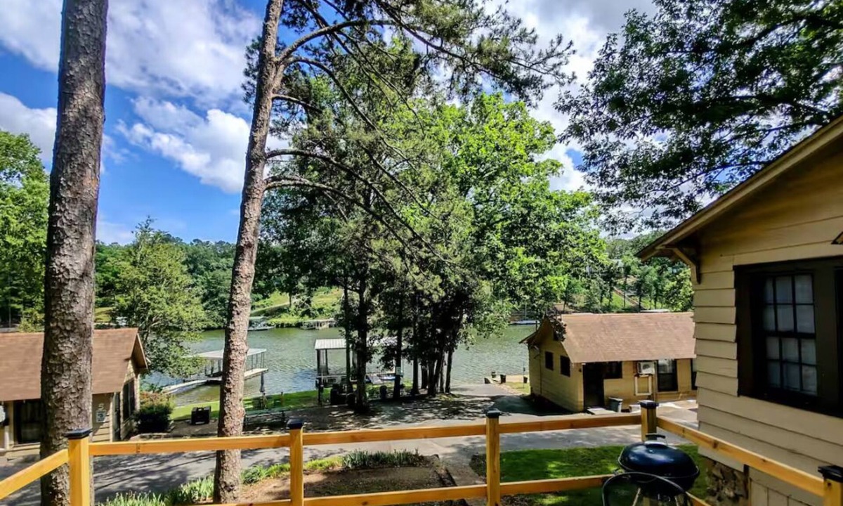 Mid America Cabin | Edgewater Resort - Cottage #9