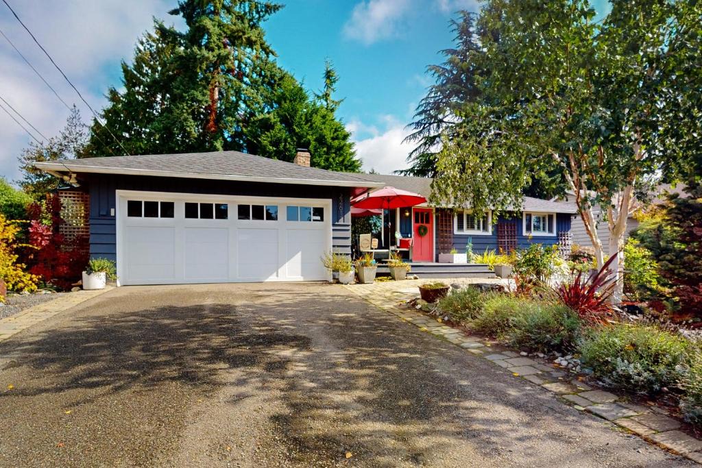 Esperance House | Edmonds Magic Garden
