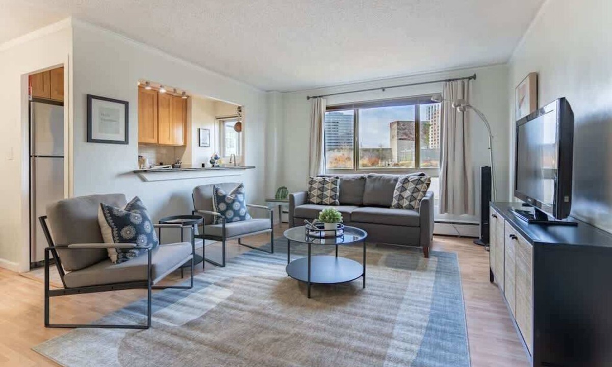 Downtown Seattle Condo | Electic Downtown 1B Condo by Convention Center