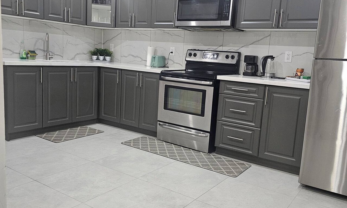 Norval House | Elegant 2 Bedroom Guest Suit