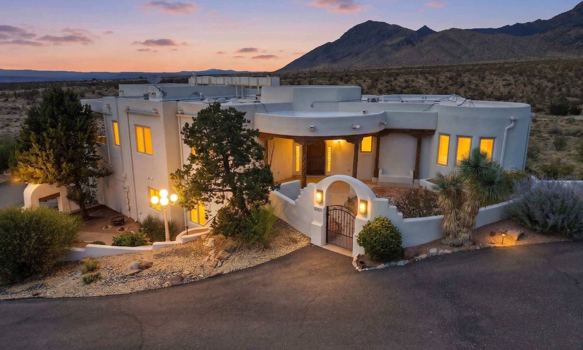 North Albuquerque Acres House | Elena's Sandia Sanctuary - An Irvie Home