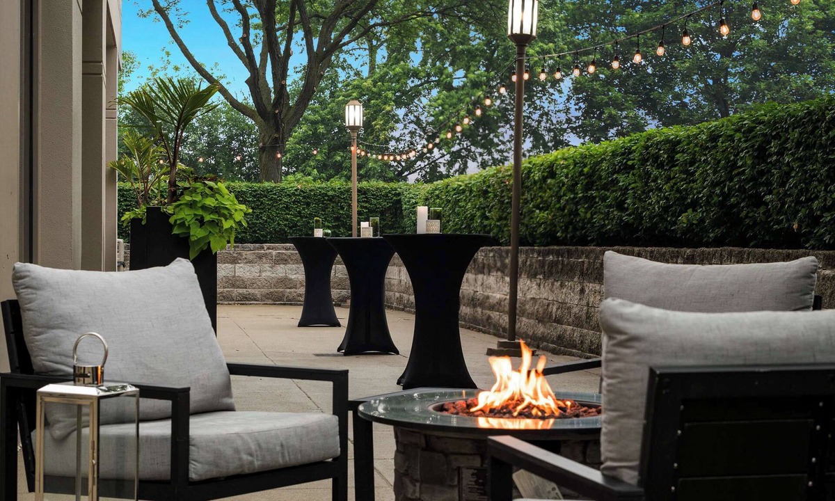 Troy Hotel | Embassy Suites by Hilton Detroit Troy Auburn Hills