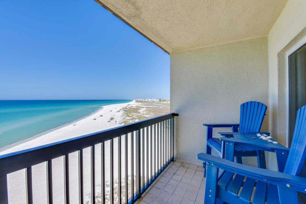 Sunnyside House | ‘Emerald Dreams’ Beach & Lakefront West PCB Condo