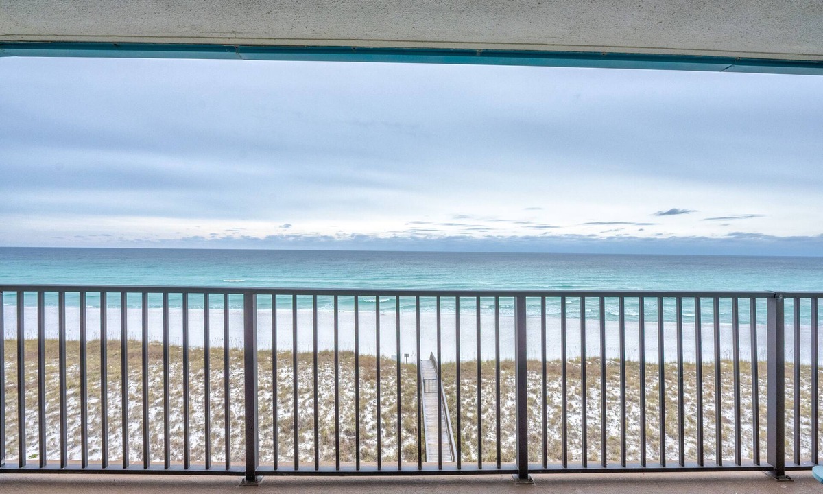 Navarre Beach Condo | Emerald Surf # 505, Steps from the Beach!