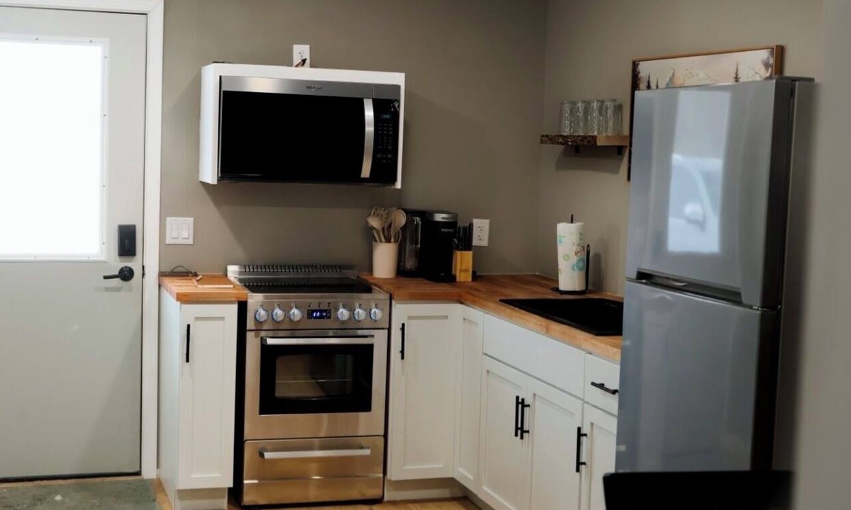 Eckerman Hotel | Enjoy a cozy stay at U.P. Trails Getaway inEckerman with AC