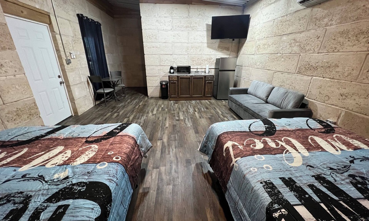 Fluvanna House | Enjoy Lake Alan Henry in Justiceburg Texas in one of our 5 Bungalows