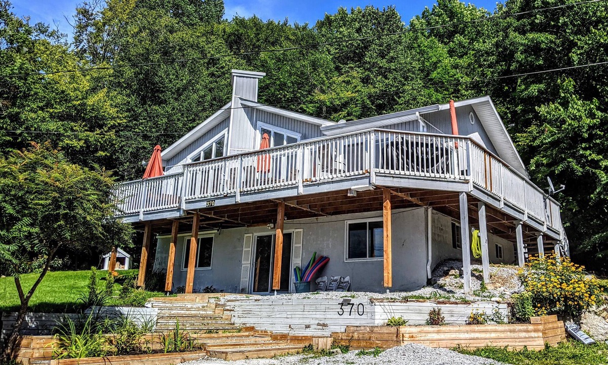 Lac Sainte-Marie House | Enjoy Summer at Modern, Relaxing Family Cottage with water access to Lac Heney
