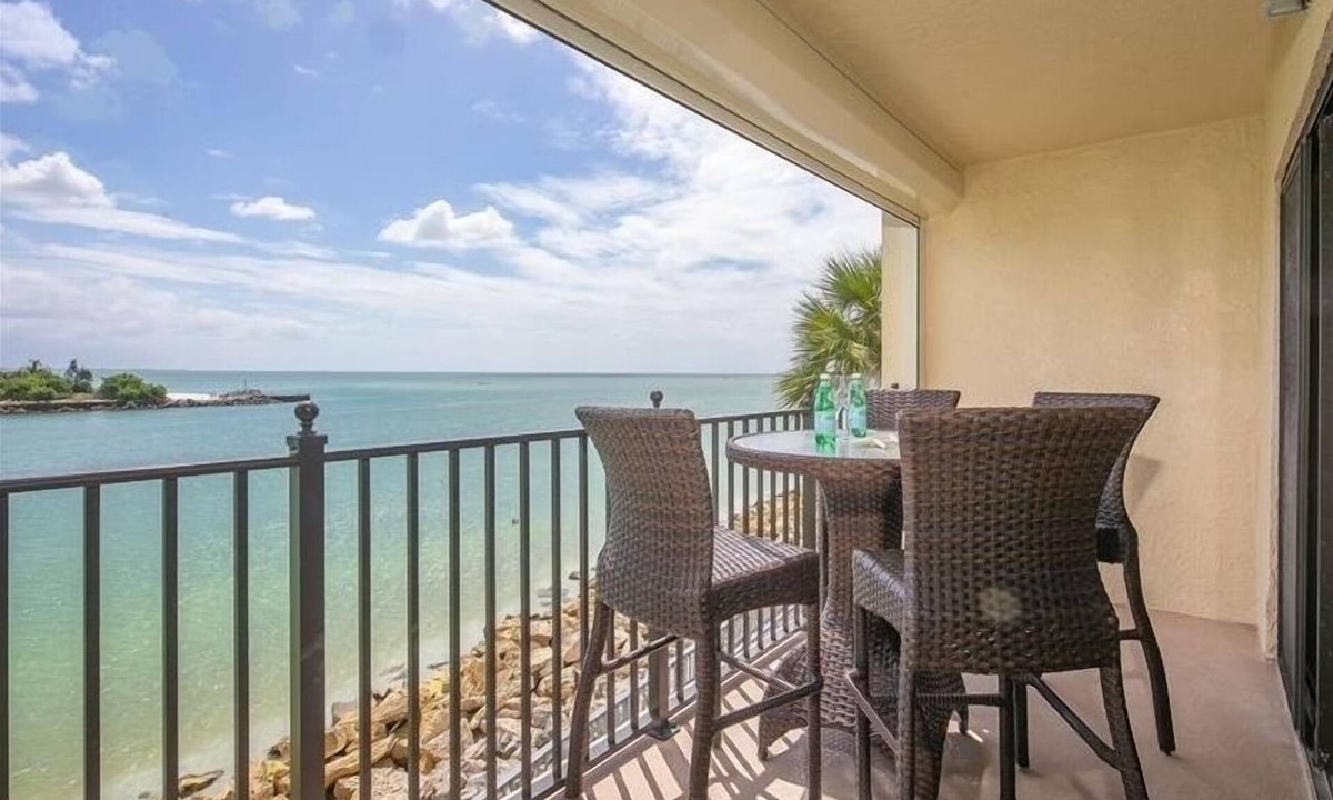 Sunset Beach House | Escape 2 Lands End Your Beachside Paradise on T.I.