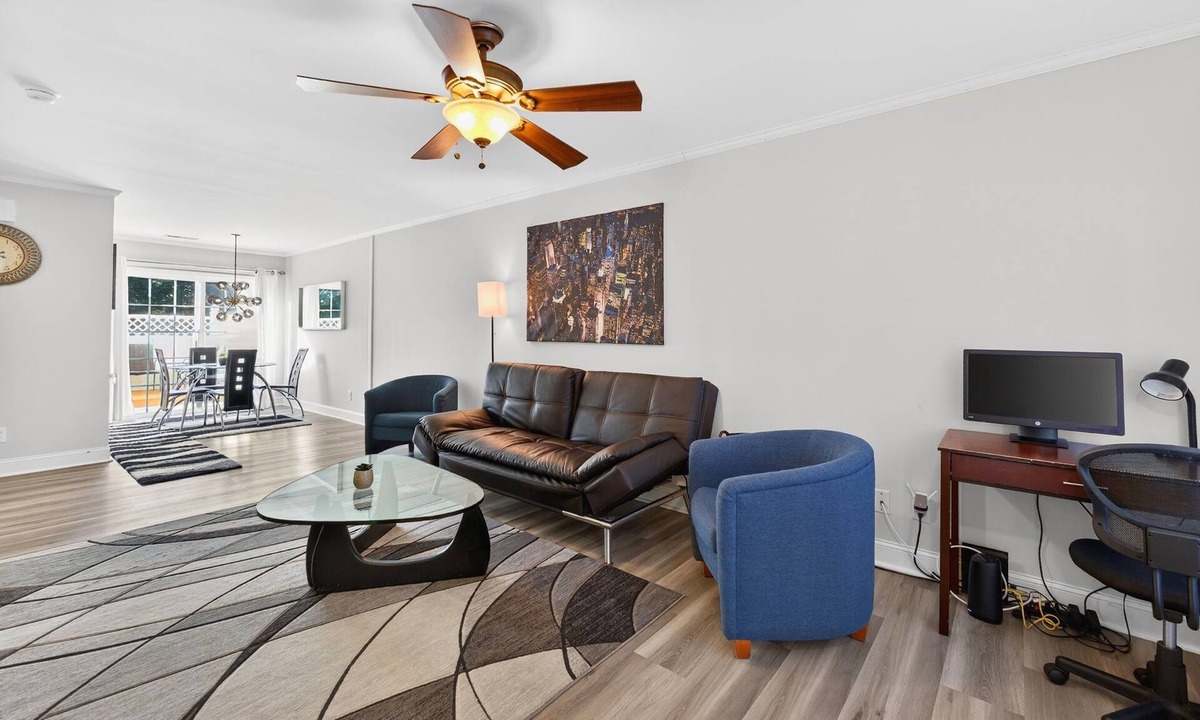 Greensboro House | Executive & Luxury 2bedroom Townhome