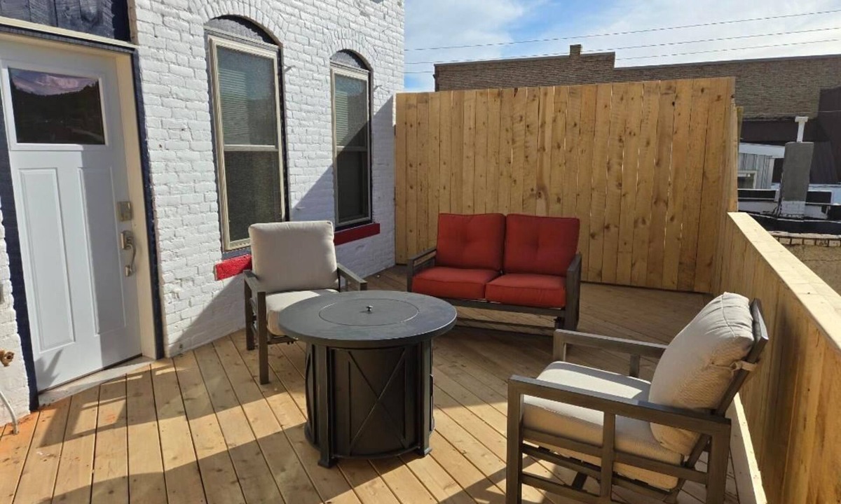 Custer House | Experience history of brothel, 4 bedrooms, 6 min from attractions. Pets friendly