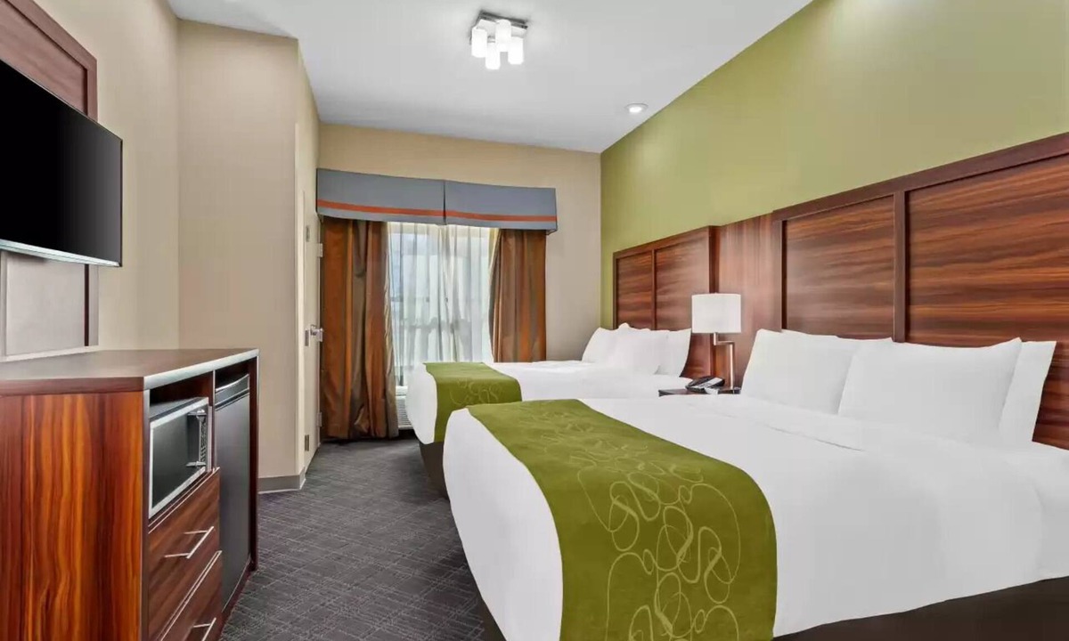 Roswell House | Experience The Best of Roswell - Spacious 2-Rooms w/Indoor Pool Near UFO Museum
