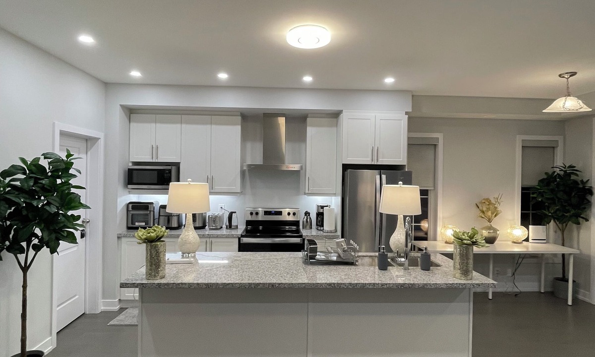 Markham House | Experience Unforgettable Luxury Markham Townhouse Exquisite 6-Bedroom Getaway