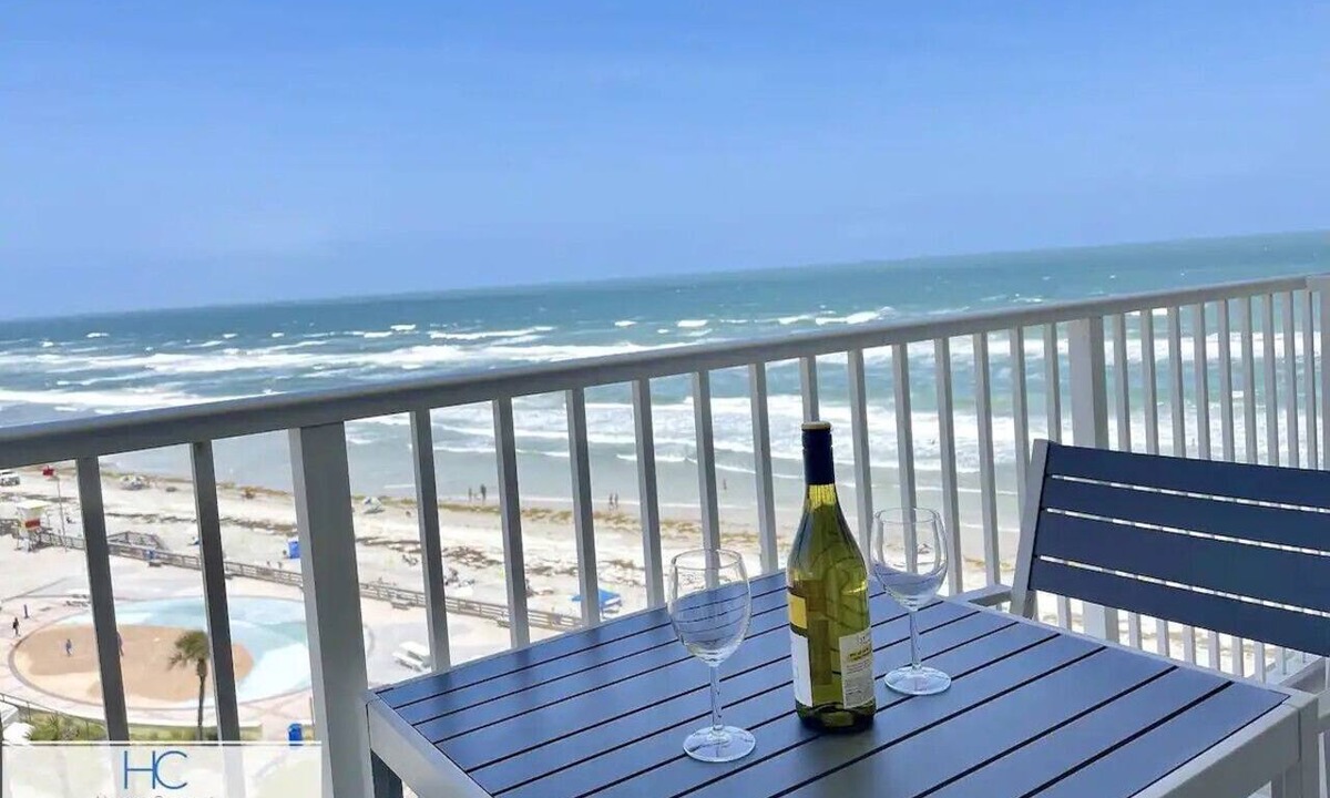 Lenox Park Apartment | # Extraordinary Ocean View Studio w/Balcony on Top floor!