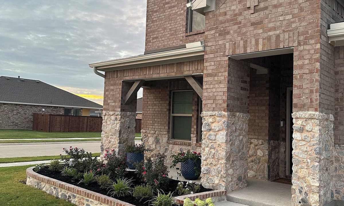 Haslet House | Fabulous 4-bedroom house in Haslet.Enjoy your stay!