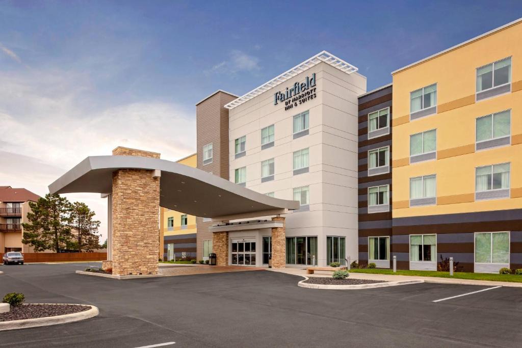Port Clinton Hotel | Fairfield by Marriott Port Clinton Waterfront