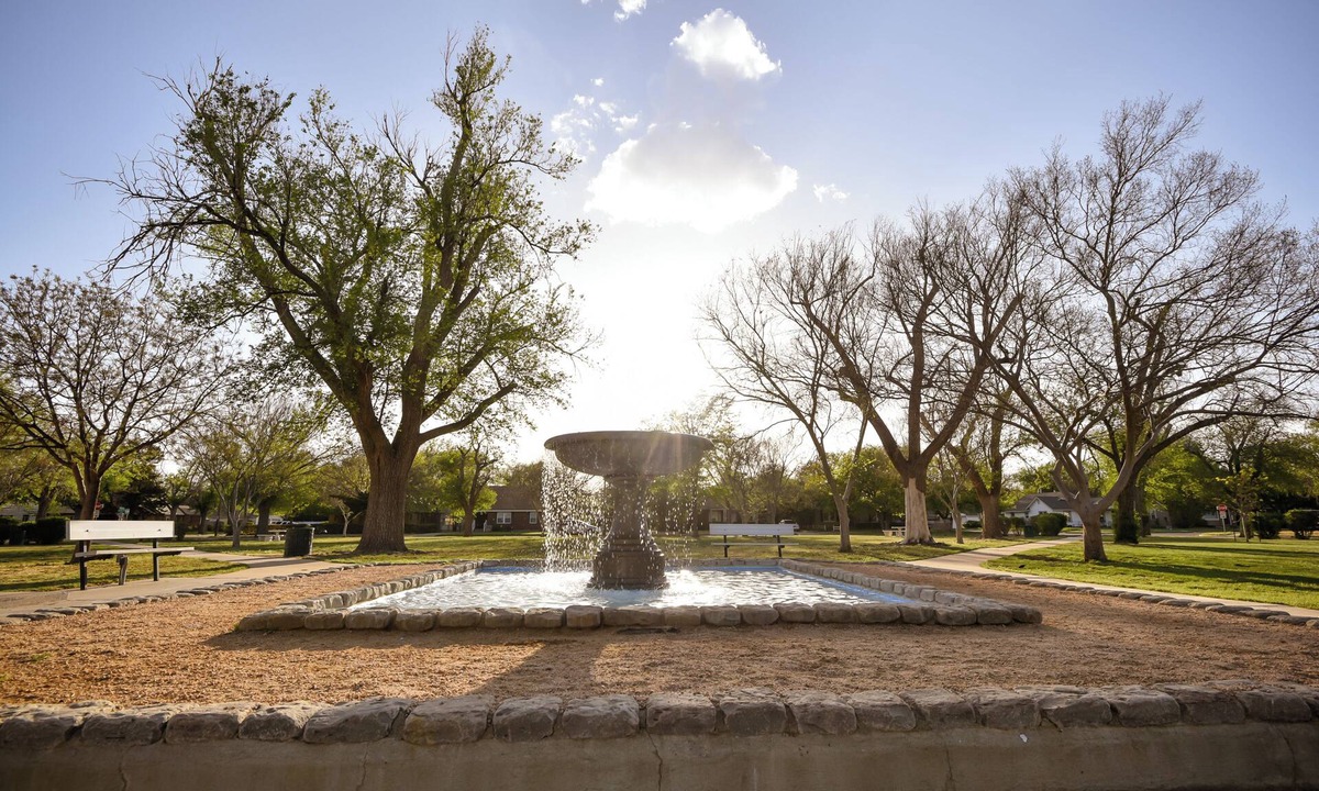 Amarillo House | Family friendly, 3BR/2BA with park view, minutes from downtown venues.