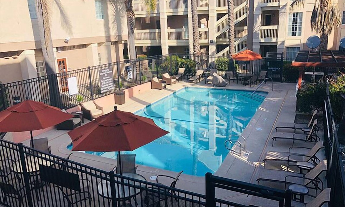 San Bruno Hotel | Family-friendly Accommodation! Pets Allowed, Free Breakfast!
