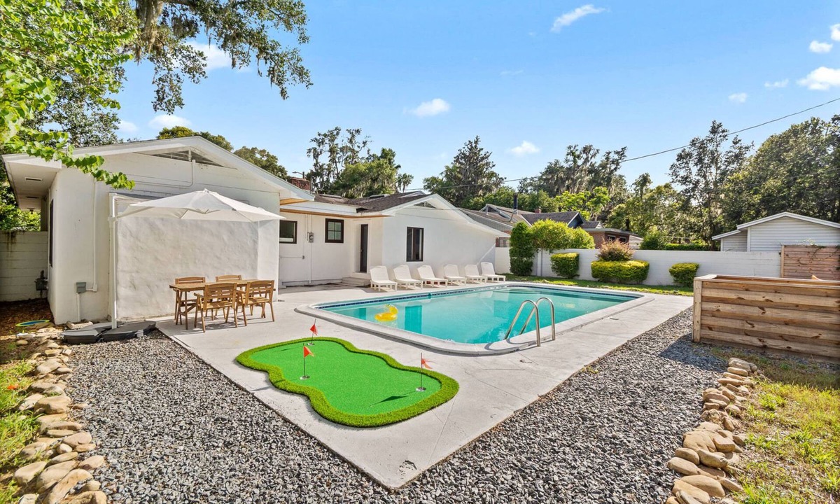 Gainesville House | Family-Friendly Gainesville Home - Walk to UF - Pool + Sleeps 16