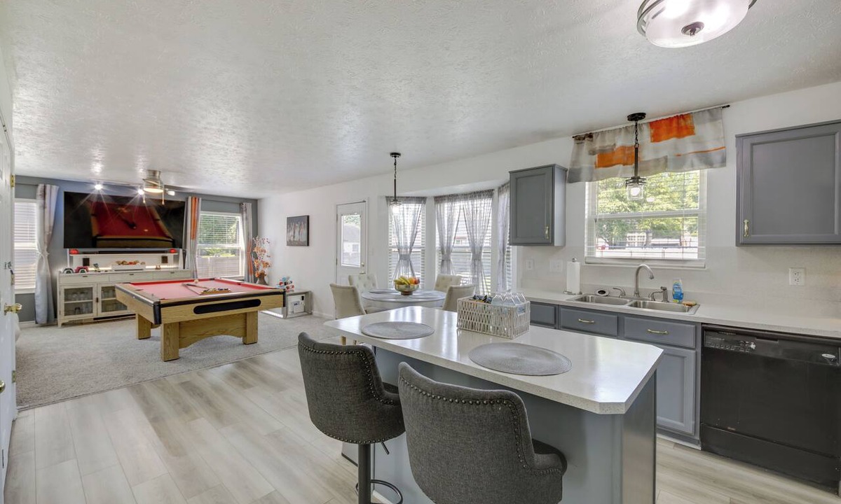 Wayne Cottage | Family-friendly Indianapolis Home w/Fenced Yard