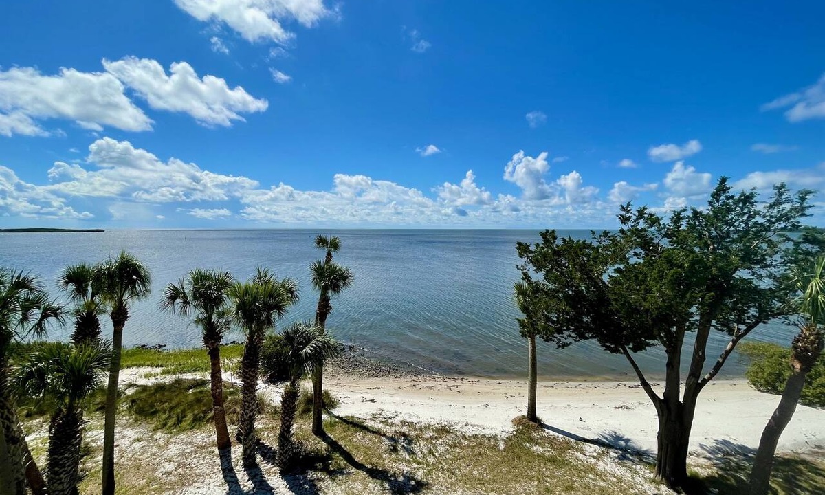 Cedar Key Condo | Fenimore Mill 5D - Open Water, Pool, Hot Tub!