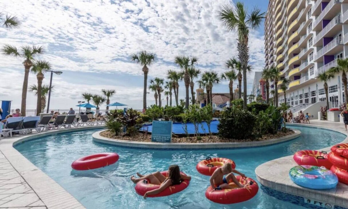 Brush - Stewarts Resort | 𝐅𝐢𝐧𝐝𝐢𝐧𝐠 𝐌𝐞𝐢𝐥𝐢 - Beachfront Ocean Walk Resort+Amenities. 2BR Suite