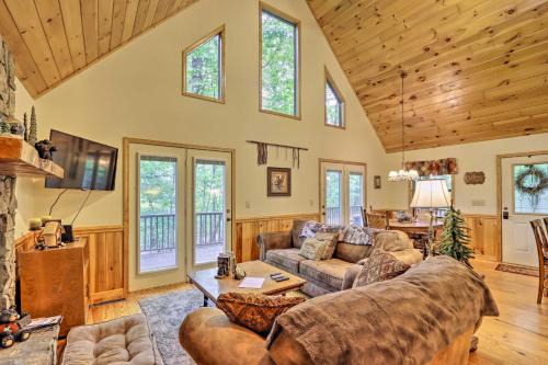 Murphy House | Fire Pit & Grill: Whittlers Mountain Escape!