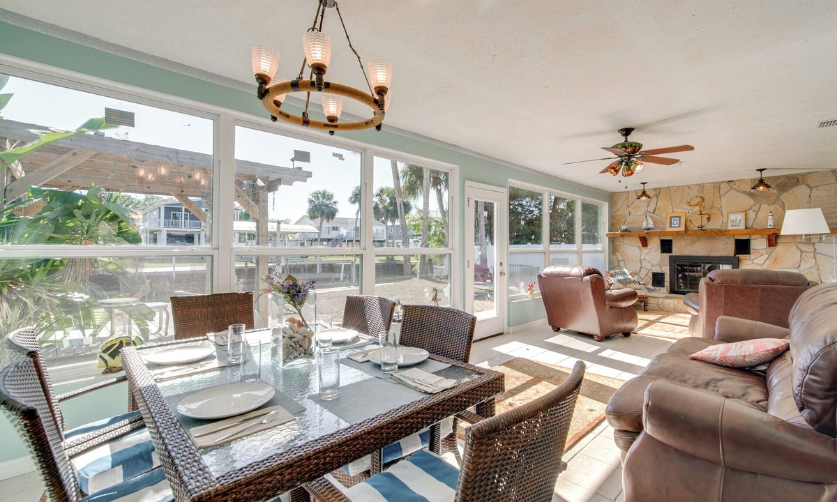 Crystal River Cottage | Fish, Paddle & Explore: Crystal River Gem w/Dock