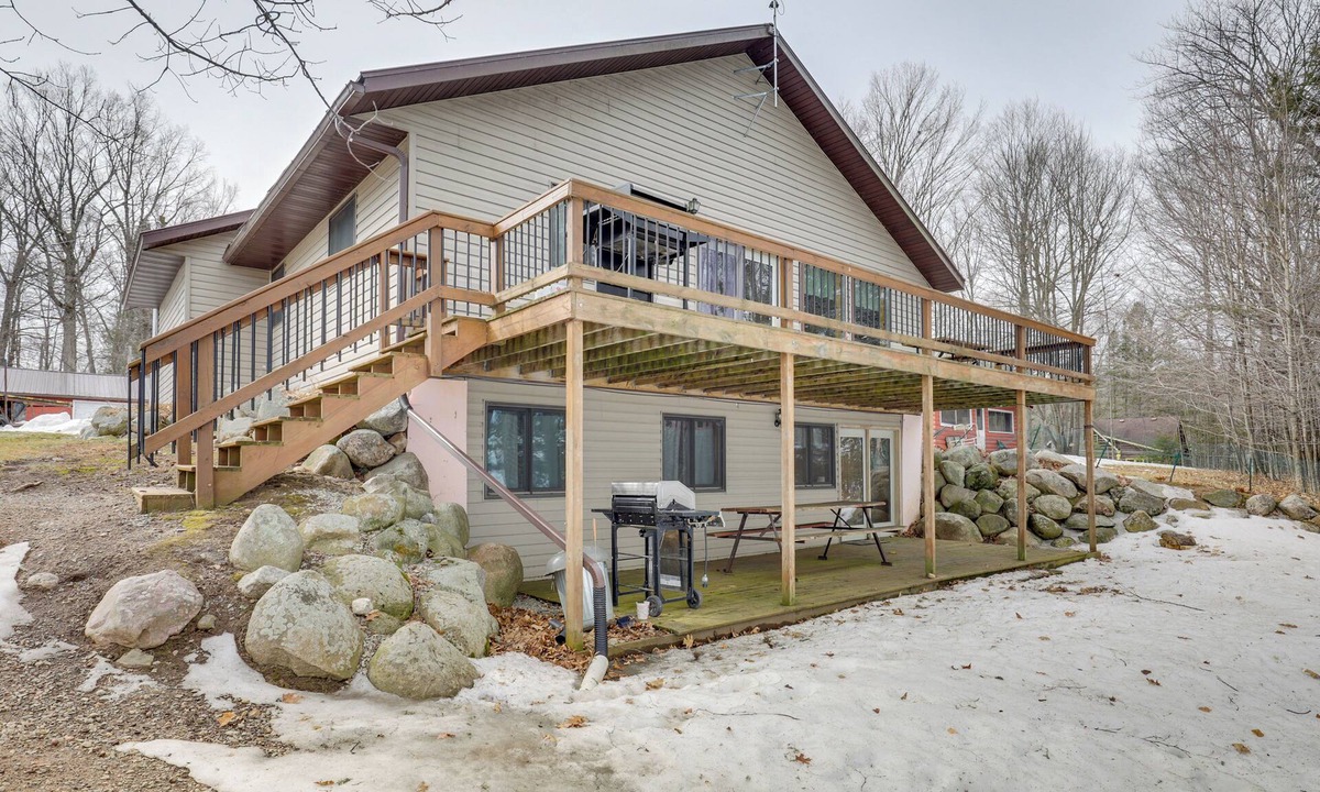 Ainsworth Cabin | Fishing Paradise: Lakefront Duplex in Northwoods